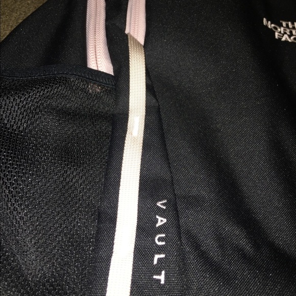 BRAND NEW PINK & BLACK NORTHFACE BACKPACK - Picture 6 of 7